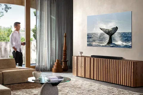 man-using-samsung-qled-tv